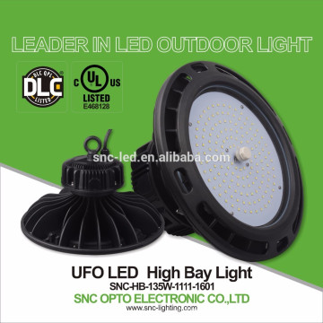 La puissance élevée industrielle de la lumière 130lm / w de la baie 135w industrielle de 135w LED a mené le luminaire imperméable extérieur léger de highbay
